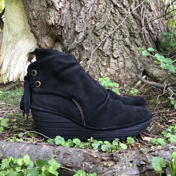 Fly London Shoes - Fly London Black Suede Wedge Size 8.5/9 (39)